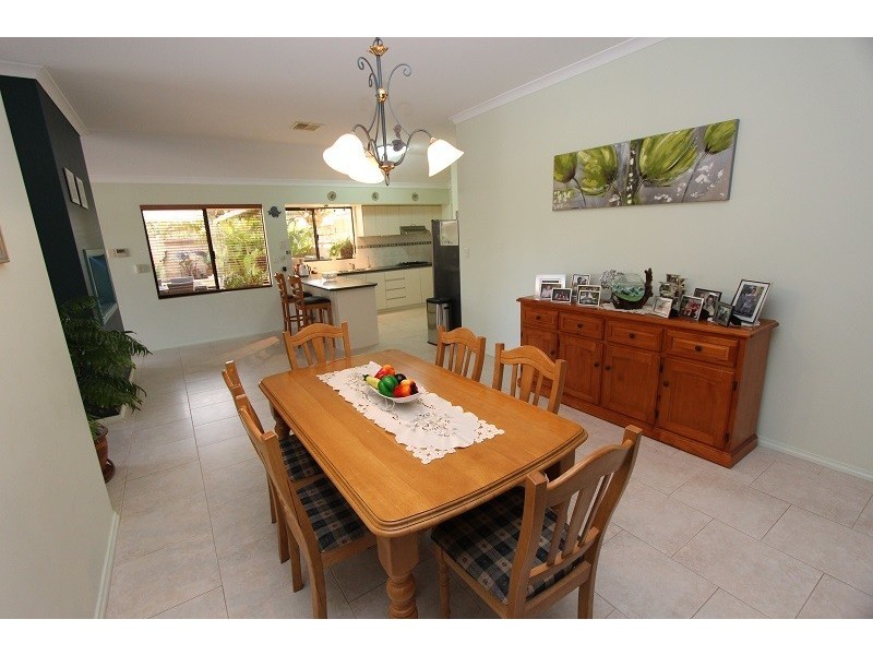 74 Floribunda Avenue, Halls Head WA 6210