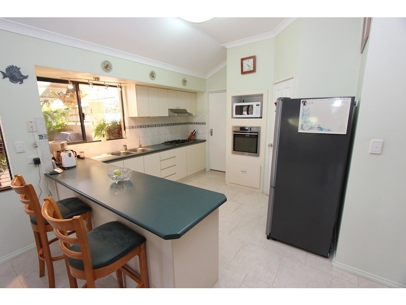 74 Floribunda Avenue, Halls Head WA 6210