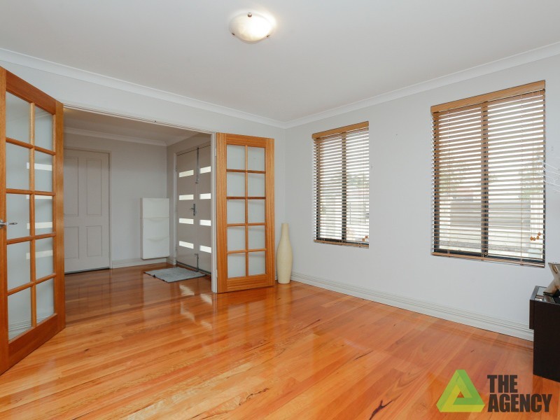 16 Dennis Way, Canning Vale WA 6155