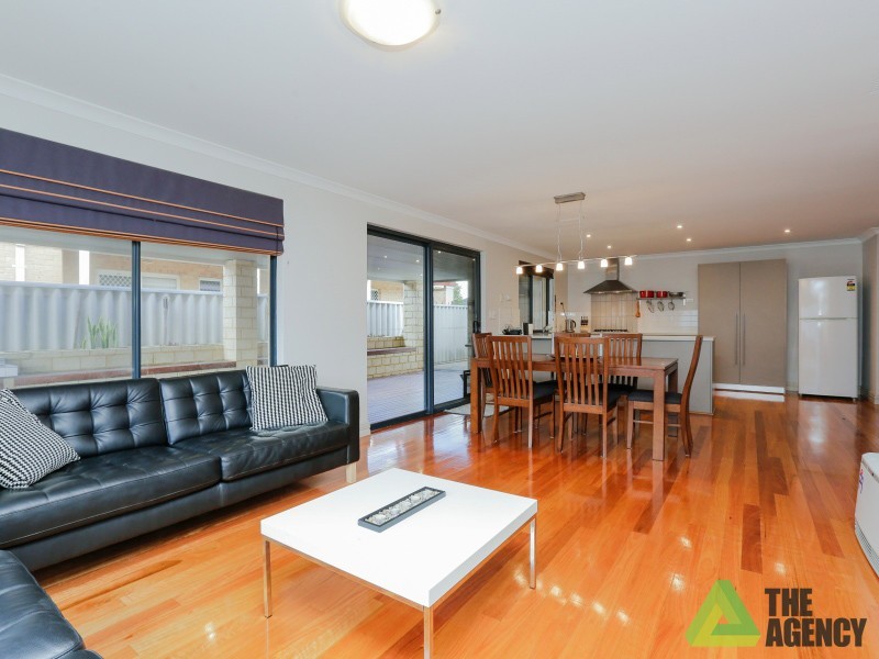 16 Dennis Way, Canning Vale WA 6155