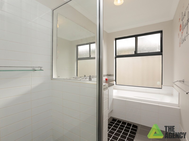 16 Dennis Way, Canning Vale WA 6155
