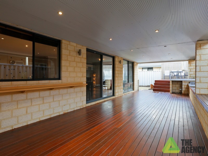 16 Dennis Way, Canning Vale WA 6155