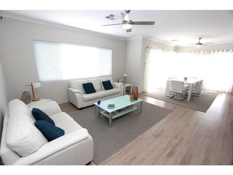 16 Cruentas Way, Halls Head WA 6210