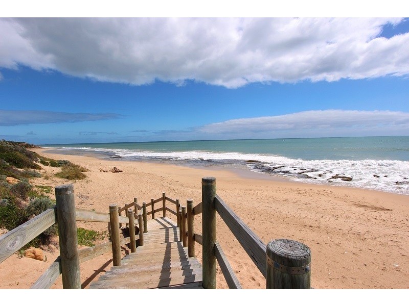 16 Cruentas Way, Halls Head WA 6210