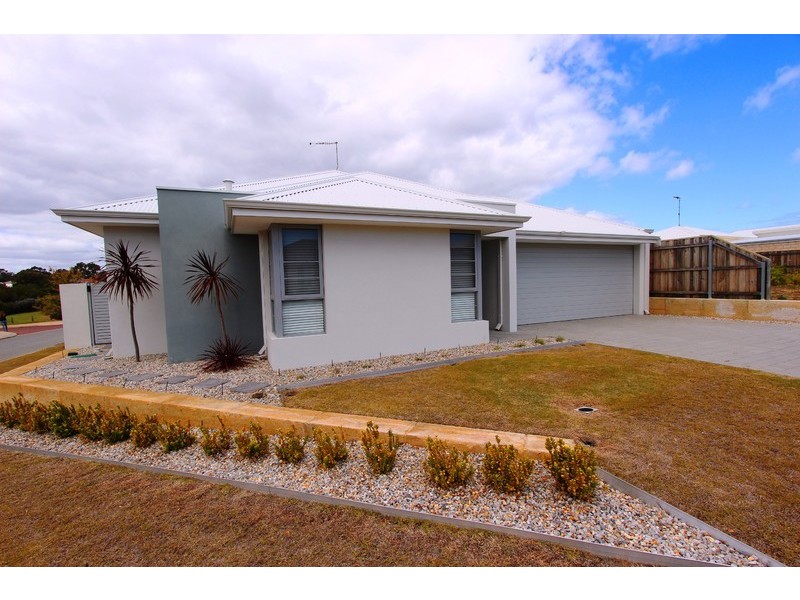 16 Cruentas Way, Halls Head WA 6210