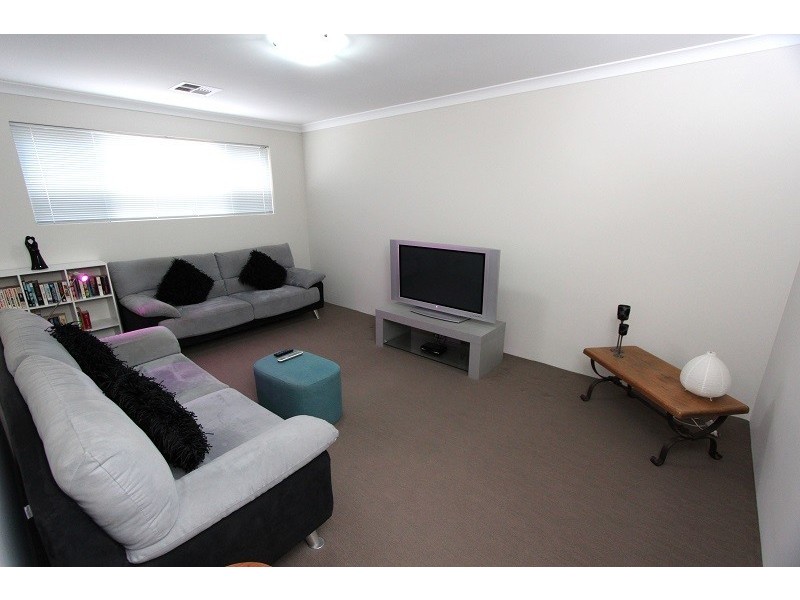 16 Cruentas Way, Halls Head WA 6210