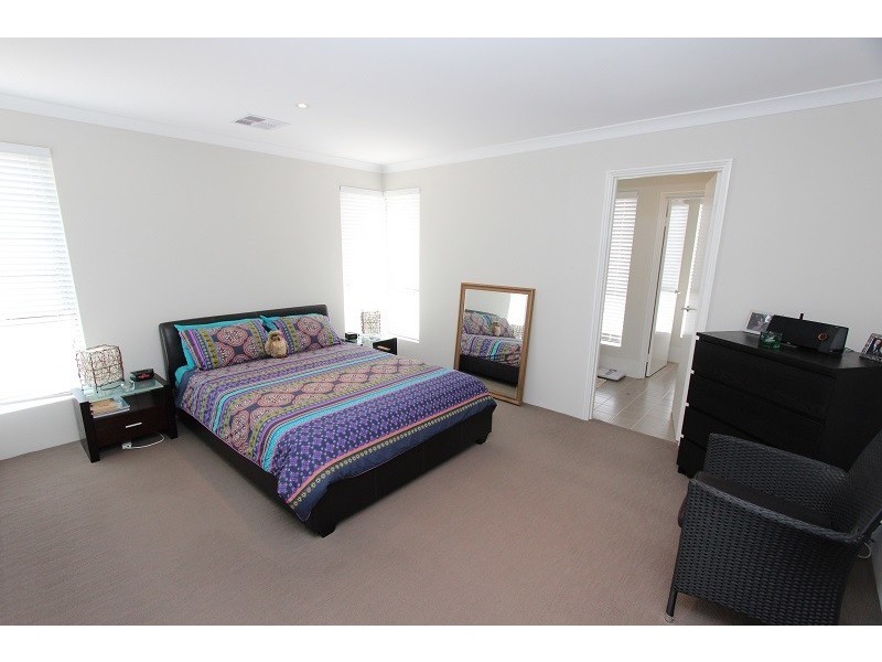 16 Cruentas Way, Halls Head WA 6210