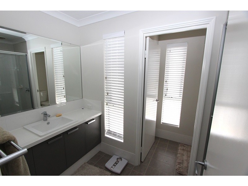 16 Cruentas Way, Halls Head WA 6210