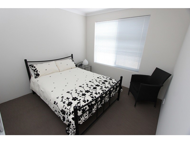 16 Cruentas Way, Halls Head WA 6210