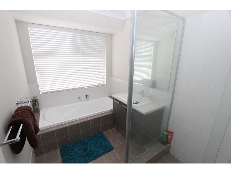 16 Cruentas Way, Halls Head WA 6210