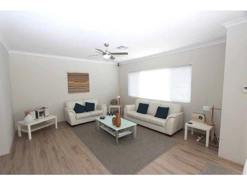 16 Cruentas Way, Halls Head WA 6210