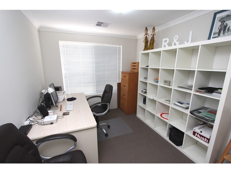 16 Cruentas Way, Halls Head WA 6210