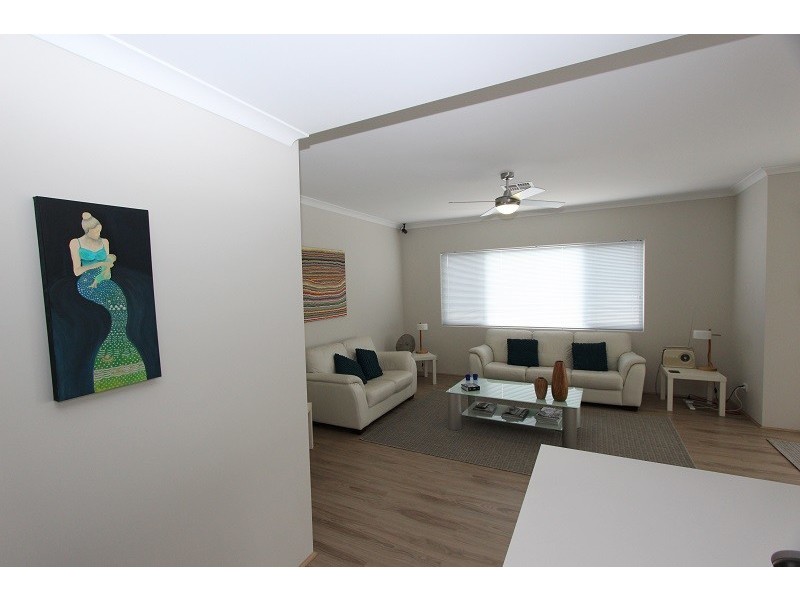 16 Cruentas Way, Halls Head WA 6210