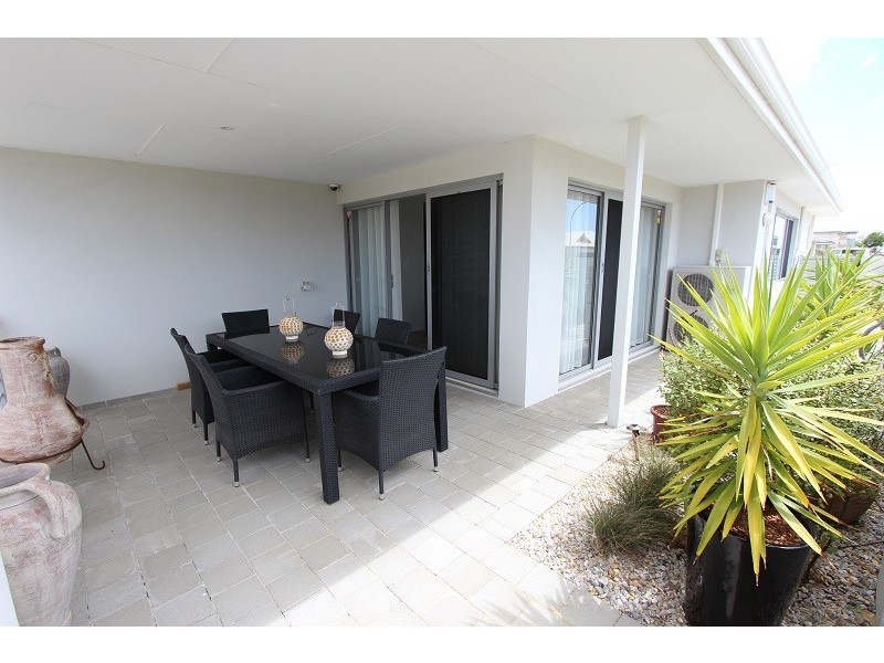 16 Cruentas Way, Halls Head WA 6210
