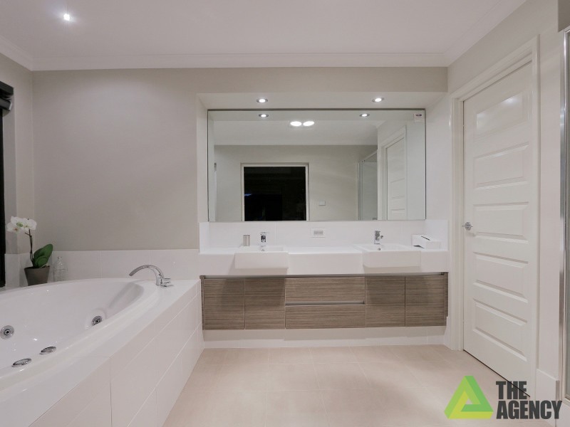 12 Whitehorse Drive, Harrisdale WA 6112