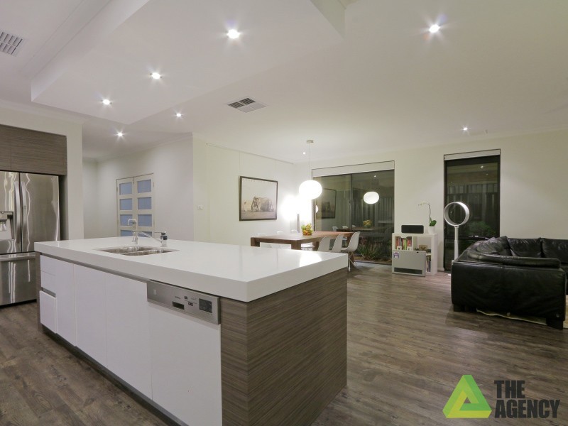 12 Whitehorse Drive, Harrisdale WA 6112