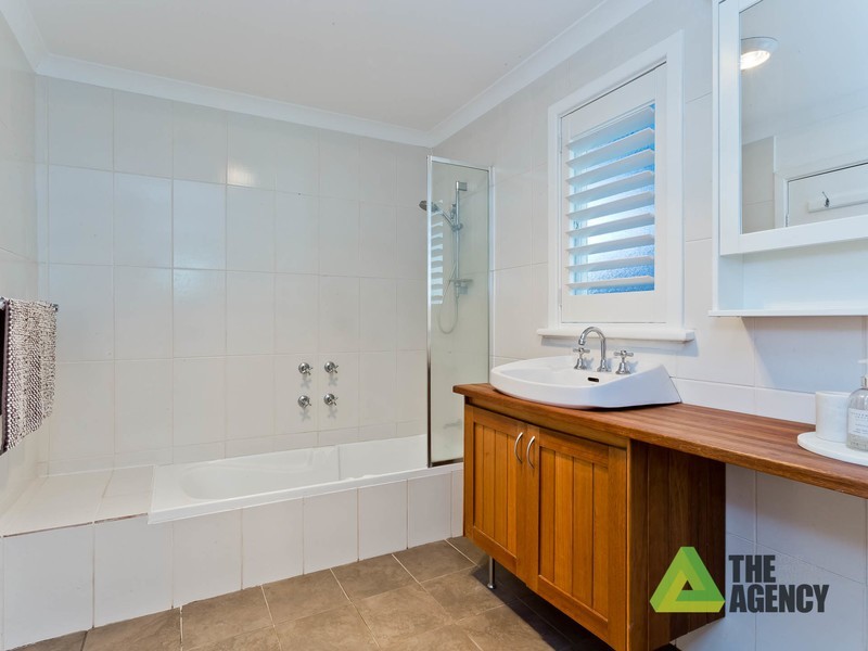 25B Holmesdale Road, Woodbridge WA 6056