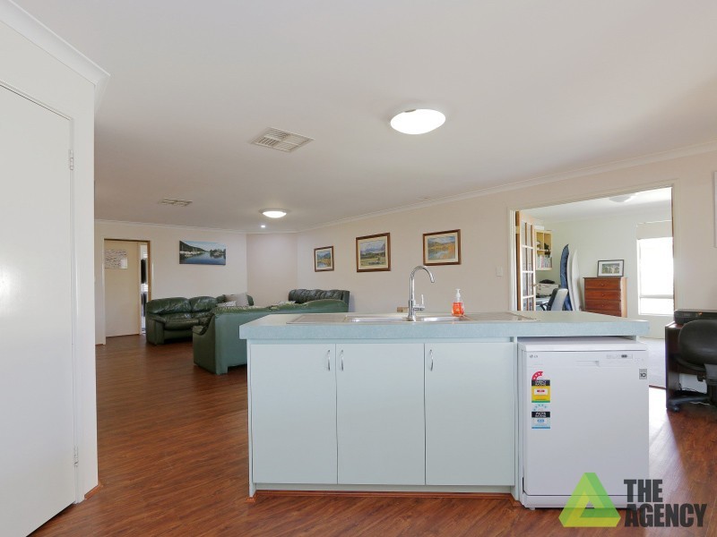 4 Athena Crossing, Canning Vale WA 6155