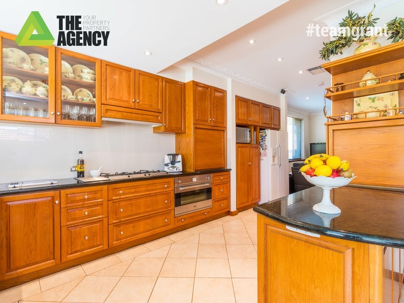 31 Hanrahan Loop, Kardinya WA 6163