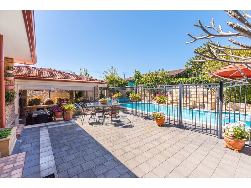 31 Hanrahan Loop, Kardinya WA 6163