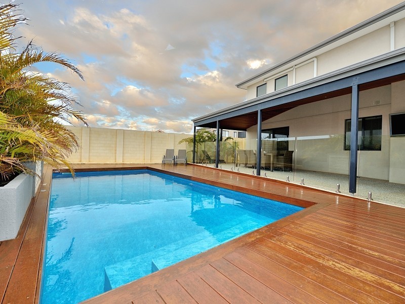 2 Grasshill Grange, Halls Head WA 6210