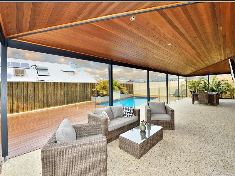 2 Grasshill Grange, Halls Head WA 6210