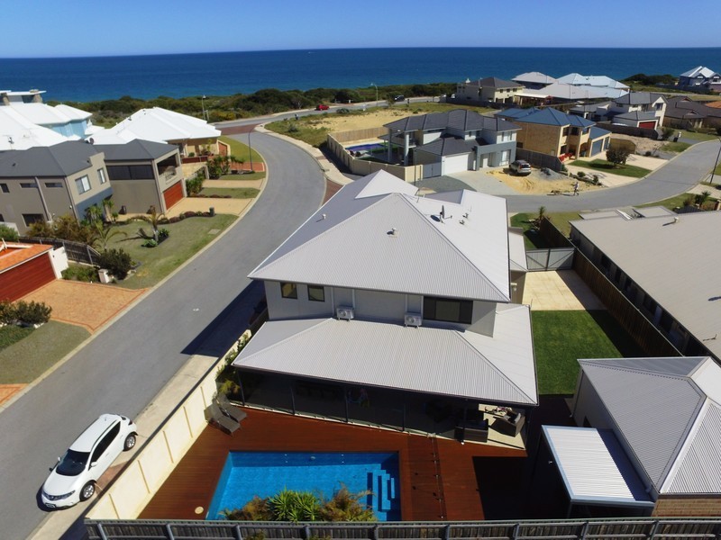 2 Grasshill Grange, Halls Head WA 6210