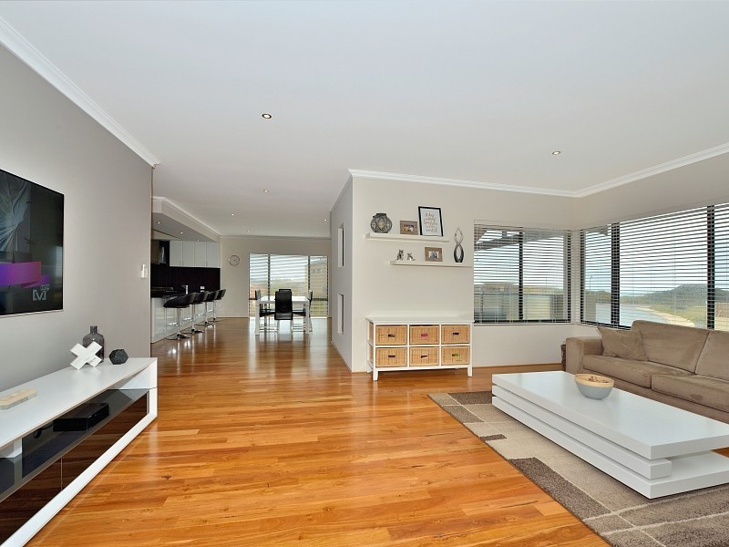 2 Grasshill Grange, Halls Head WA 6210