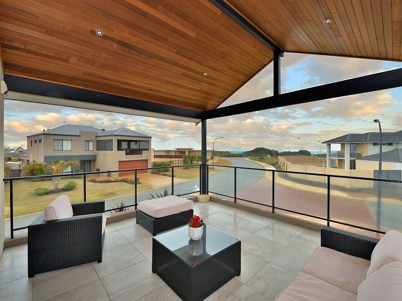 2 Grasshill Grange, Halls Head WA 6210