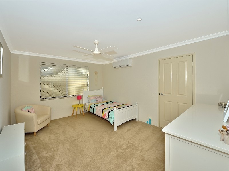 2 Grasshill Grange, Halls Head WA 6210