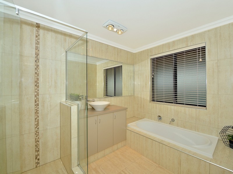 2 Grasshill Grange, Halls Head WA 6210