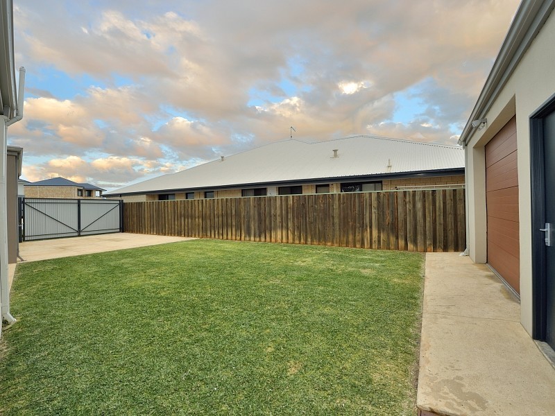 2 Grasshill Grange, Halls Head WA 6210