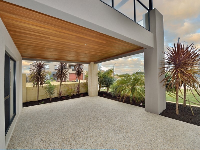 2 Grasshill Grange, Halls Head WA 6210