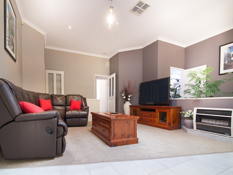 24 Burtonia Place, Canning Vale WA 6155