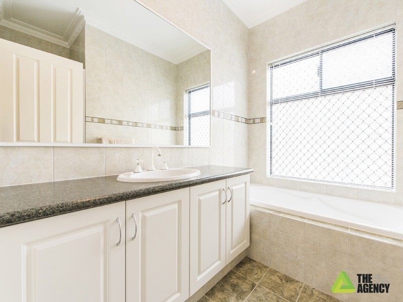 17 Sutherland Street, Westminster WA 6061