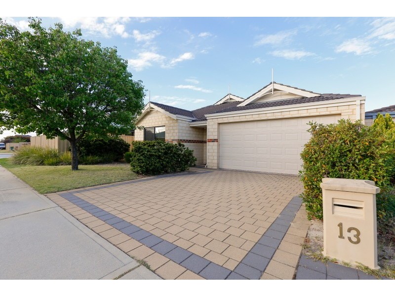13 Cadoux Promenade, Canning Vale WA 6155