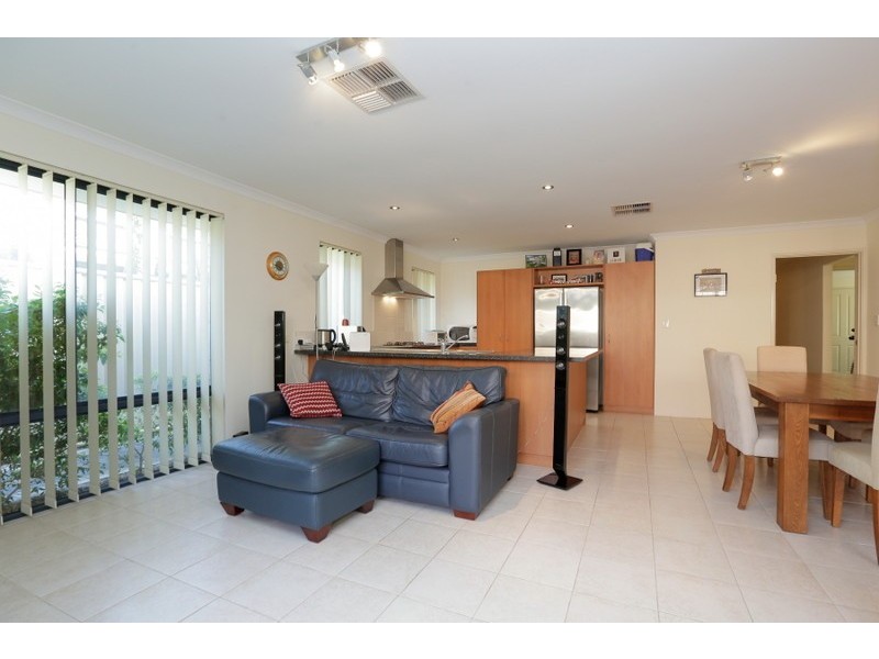 13 Cadoux Promenade, Canning Vale WA 6155