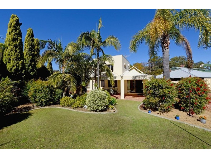 15 Lake Carine Gardens, Carine WA 6020