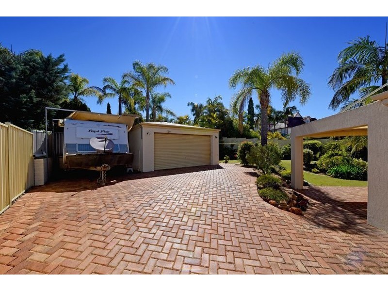 15 Lake Carine Gardens, Carine WA 6020