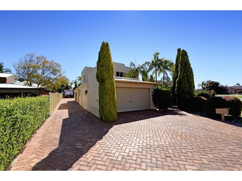 15 Lake Carine Gardens, Carine WA 6020