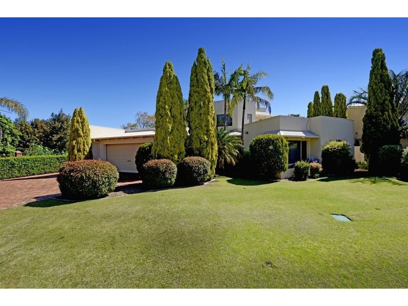 15 Lake Carine Gardens, Carine WA 6020