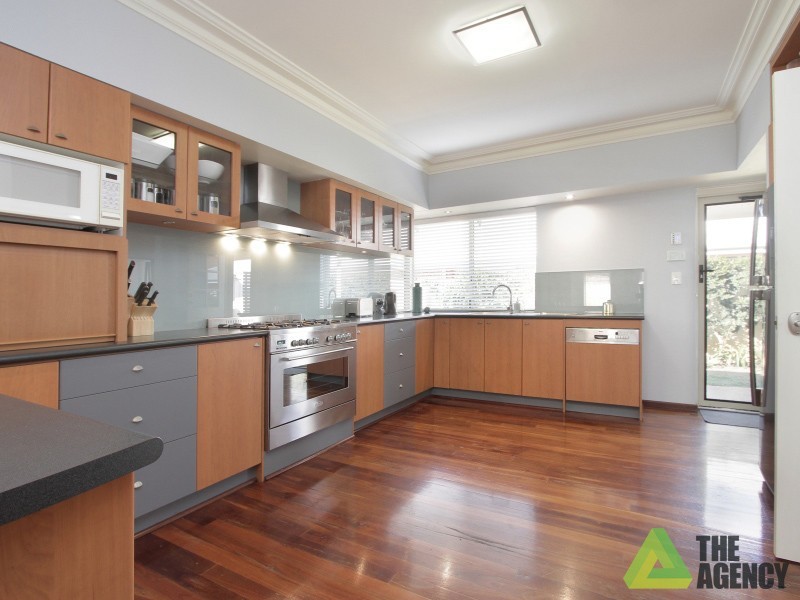 5 Charlecote Way, Canning Vale WA 6155