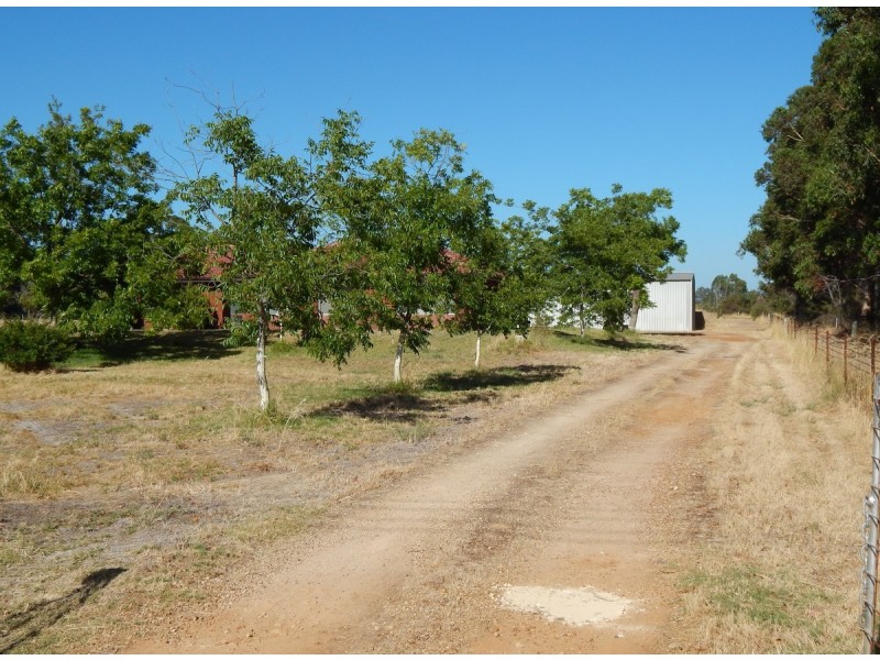74 Cumming Road, Oakford WA 6121