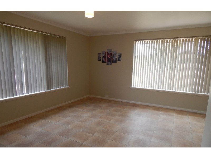 74 Cumming Road, Oakford WA 6121