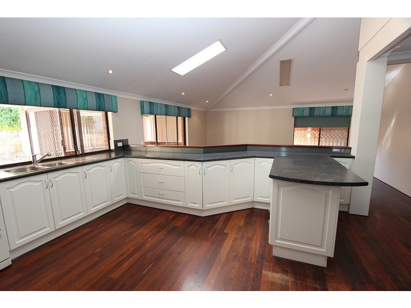 1 Silkwood Close, Halls Head WA 6210