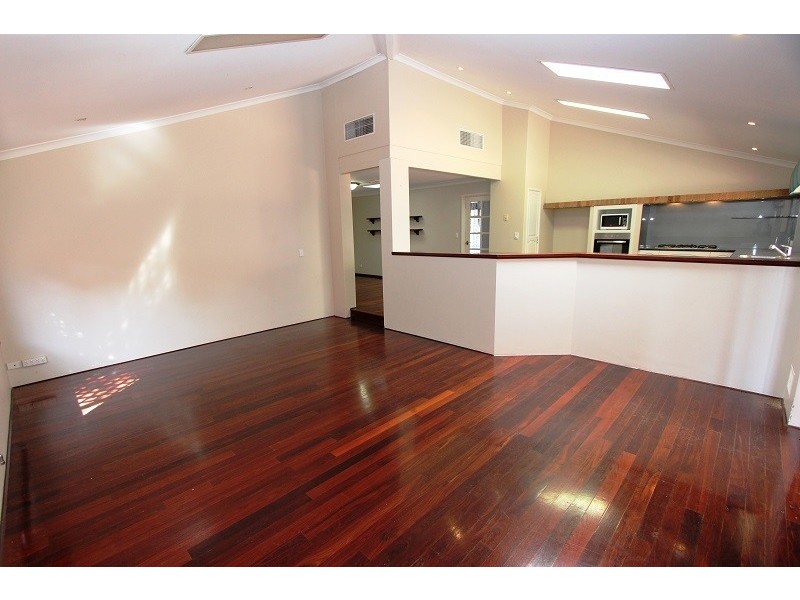 1 Silkwood Close, Halls Head WA 6210