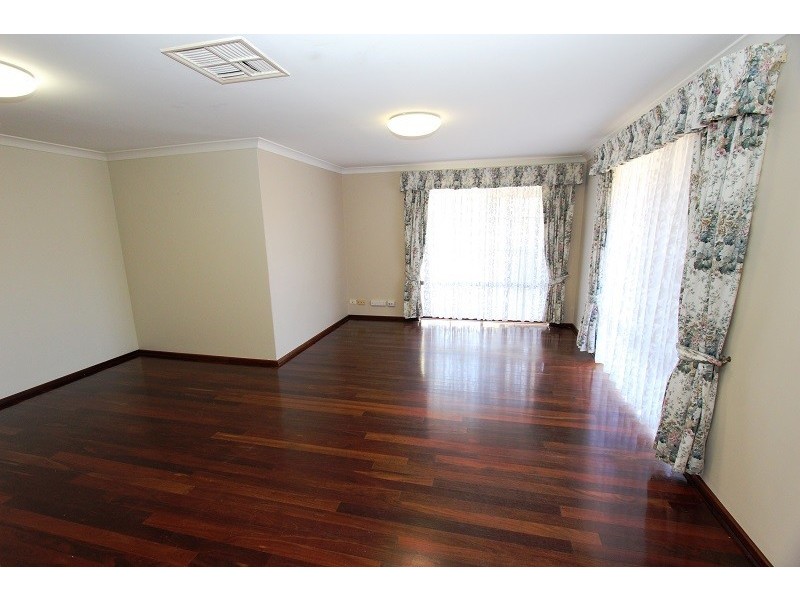 1 Silkwood Close, Halls Head WA 6210