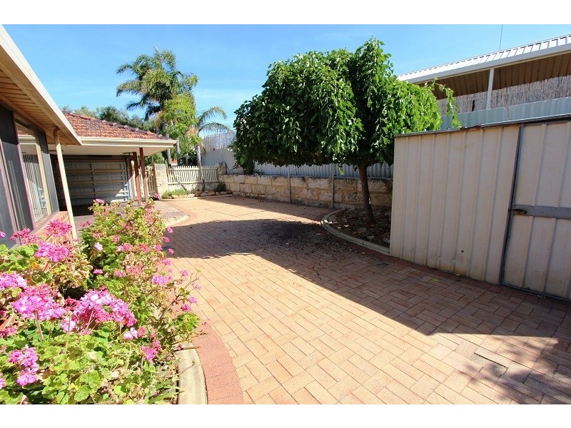 1 Silkwood Close, Halls Head WA 6210