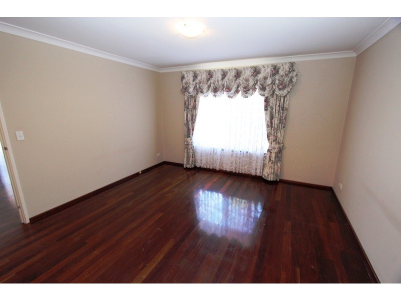 1 Silkwood Close, Halls Head WA 6210