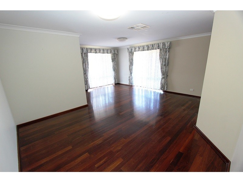 1 Silkwood Close, Halls Head WA 6210